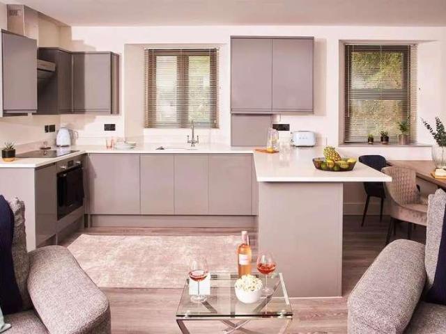 2 bed flat for sale