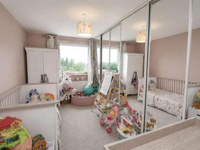 2 bed flat for sale