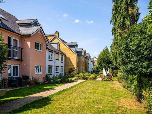 2 bed flat for sale
