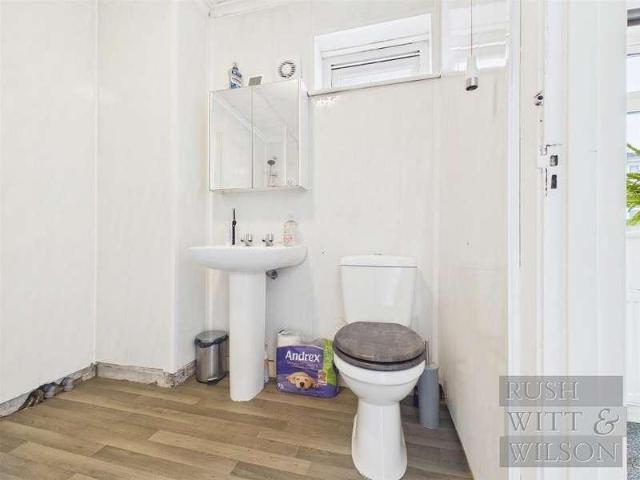 2 bed flat for sale