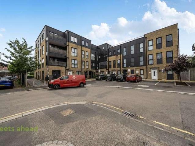 2 bed flat for sale
