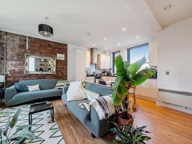 2 bed flat for sale
