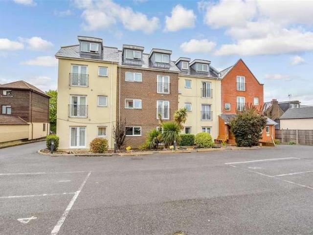 2 bed flat for sale