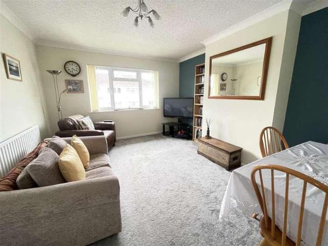 2 bed flat for sale