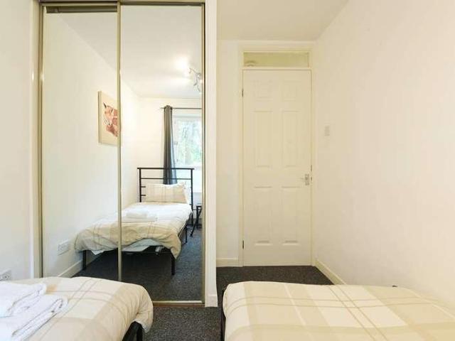2 bed flat for sale
