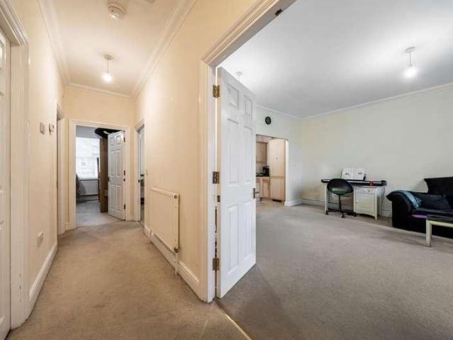 2 bed flat for sale