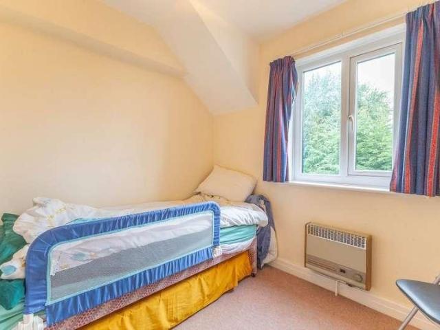 2 bed flat for sale