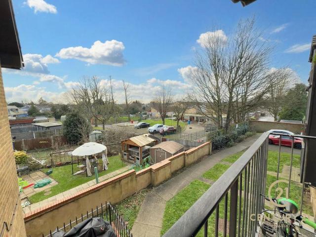 2 bed flat for sale