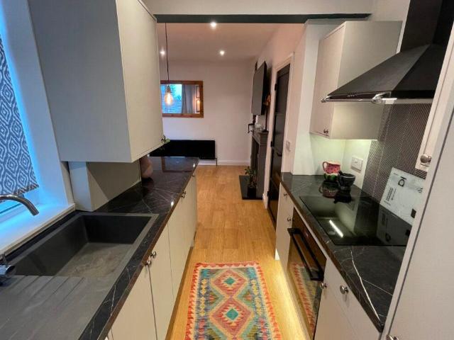 2 bed flat for sale