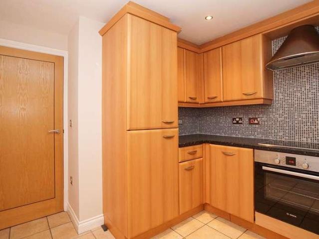 2 bed flat for sale