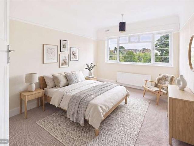 2 bed flat for sale