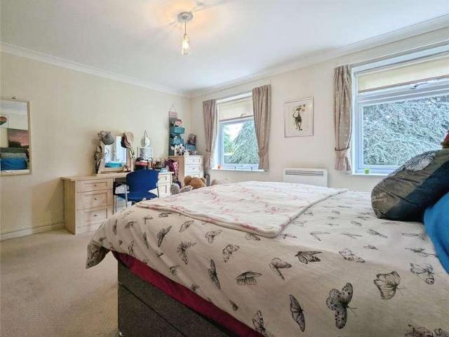 2 bed flat for sale