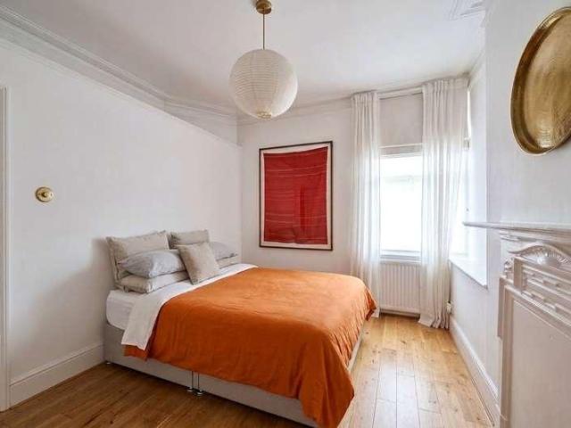 2 bed flat for sale