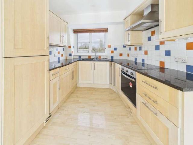 2 bed flat for sale