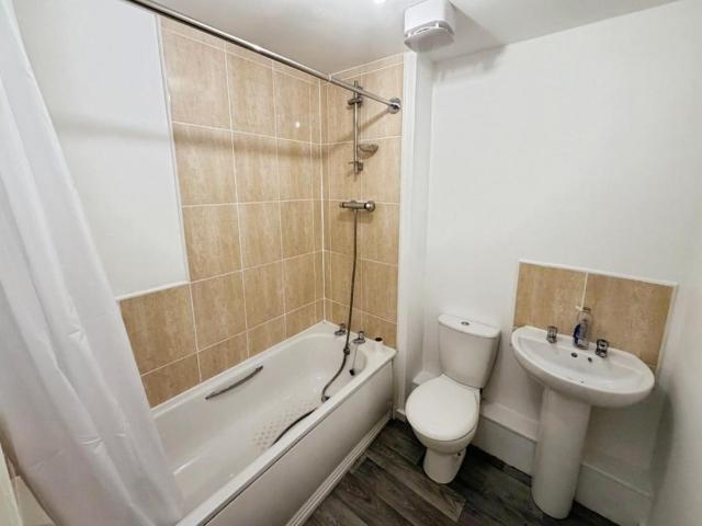 2 bed flat for sale