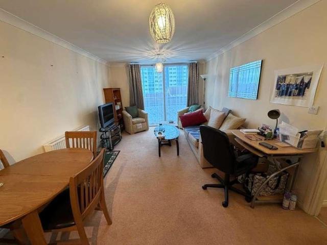 2 bed flat for sale