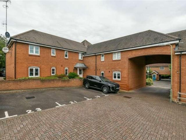 2 bed flat for sale