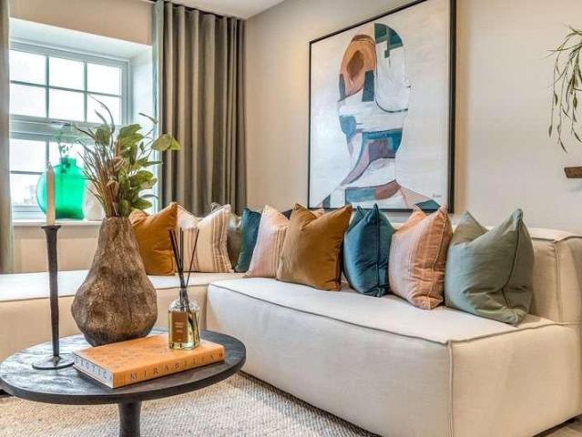 2 bed flat for sale