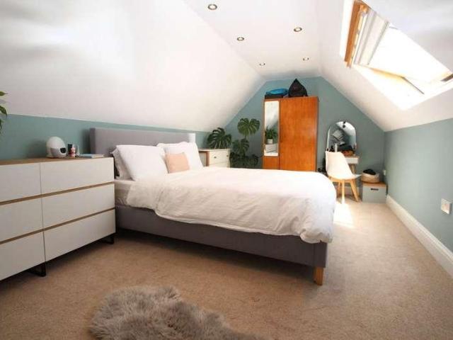 2 bed flat for sale