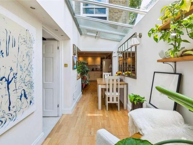 2 bed flat for sale