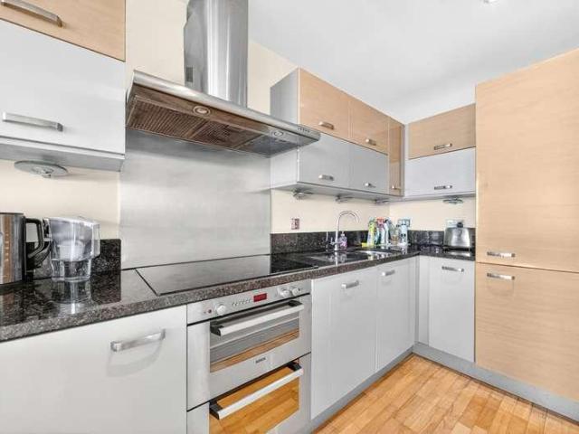 2 bed flat for sale