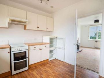 2 bed flat for sale
