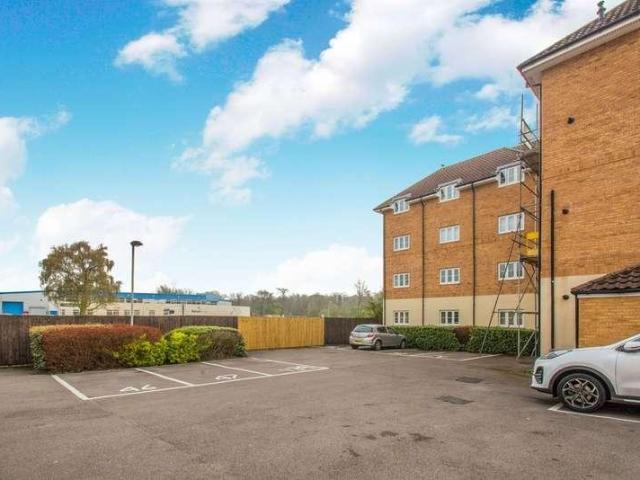 2 bed flat for sale