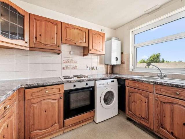 2 bed flat for sale