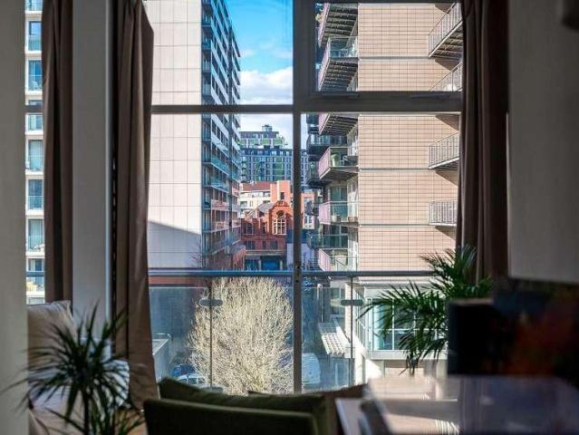 2 bed flat for sale
