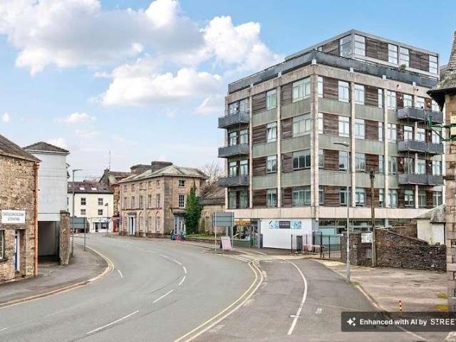 2 bed flat for sale