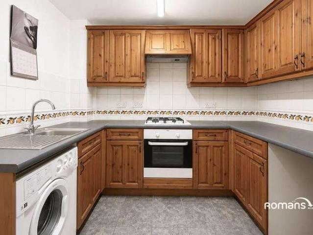 2 bed flat for sale