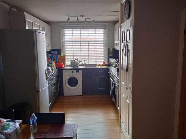 2 bed flat for sale