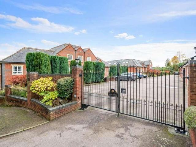 2 bed flat for sale