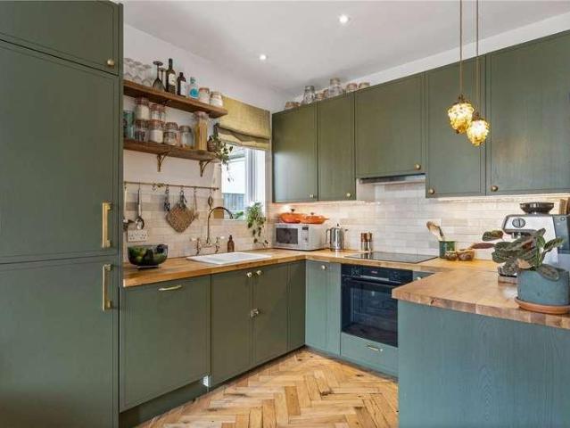 2 bed flat for sale
