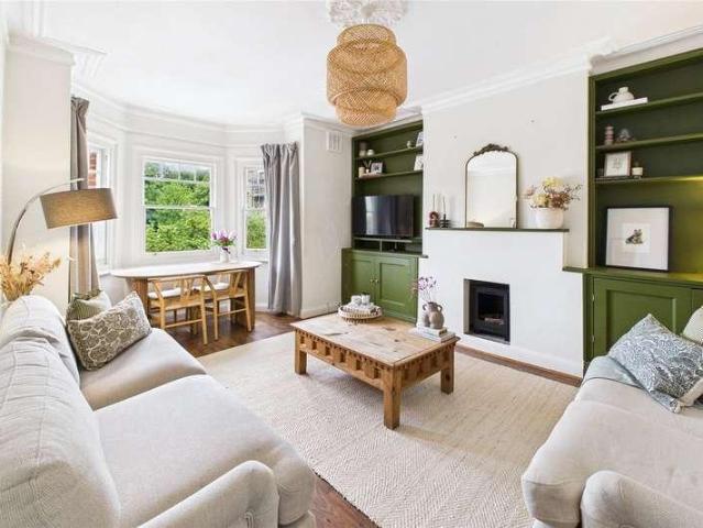 2 bed flat for sale