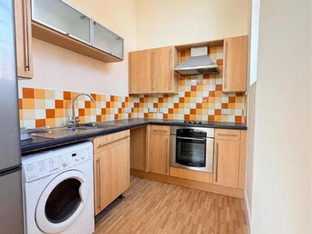 2 bed flat for sale