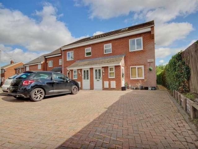 2 bed flat for sale