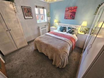 2 bed flat for sale