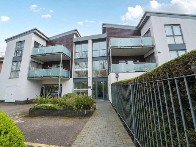 2 bed flat for sale