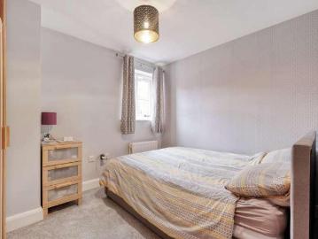 2 bed flat for sale