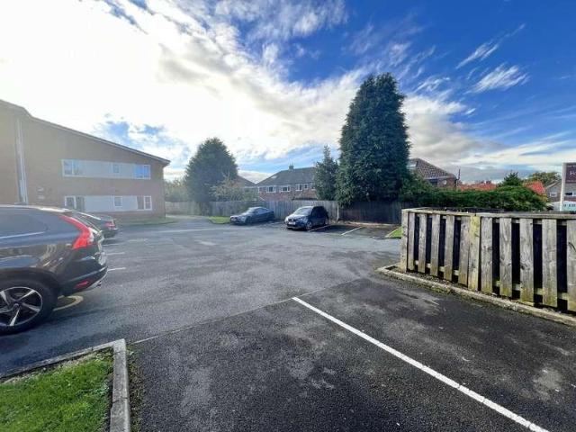 2 bed flat for sale