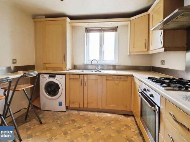 2 bed flat for sale