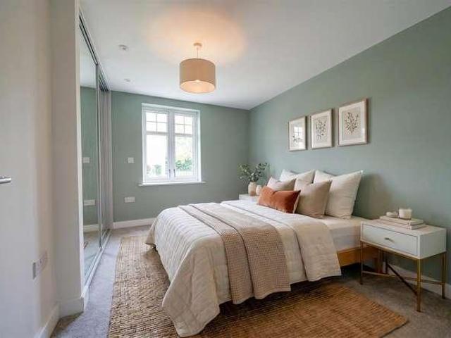 2 bed flat for sale