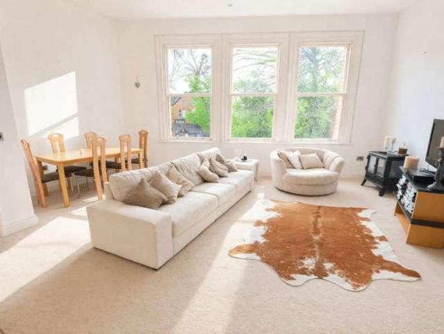 2 bed flat for sale