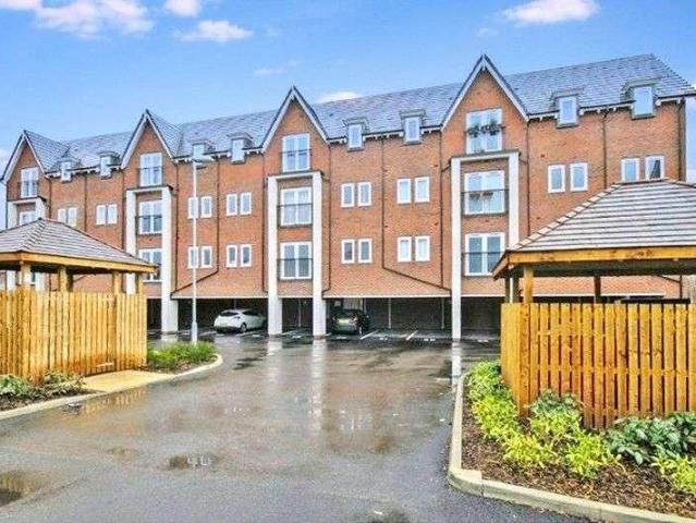 2 bed flat for sale