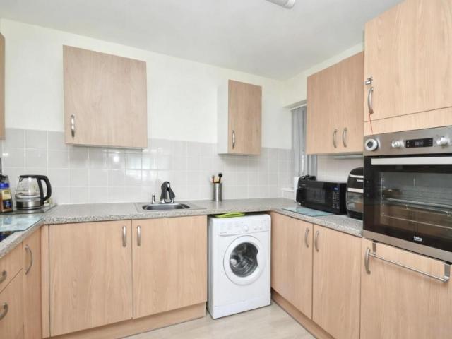 2 bed flat for sale