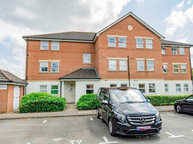 2 bed flat for sale