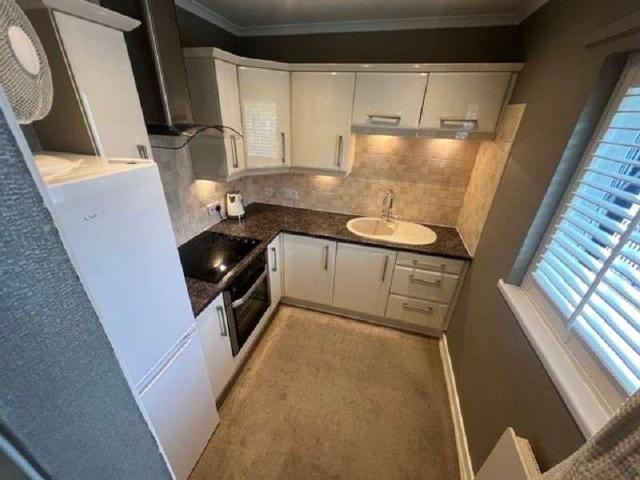 2 bed flat for sale