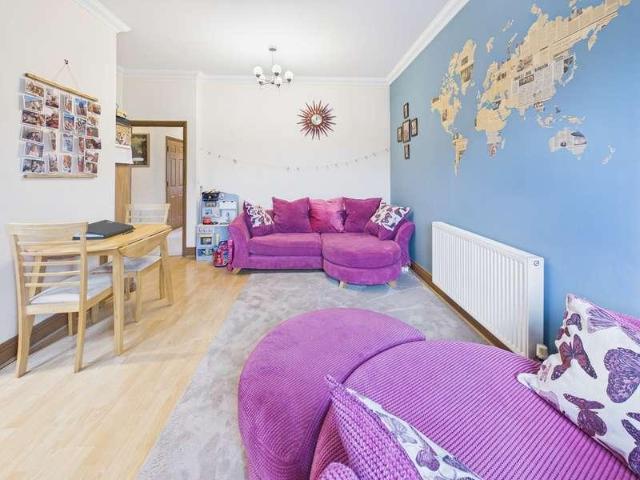 2 bed flat for sale