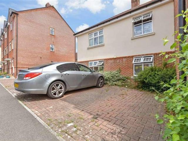 2 bed flat for sale